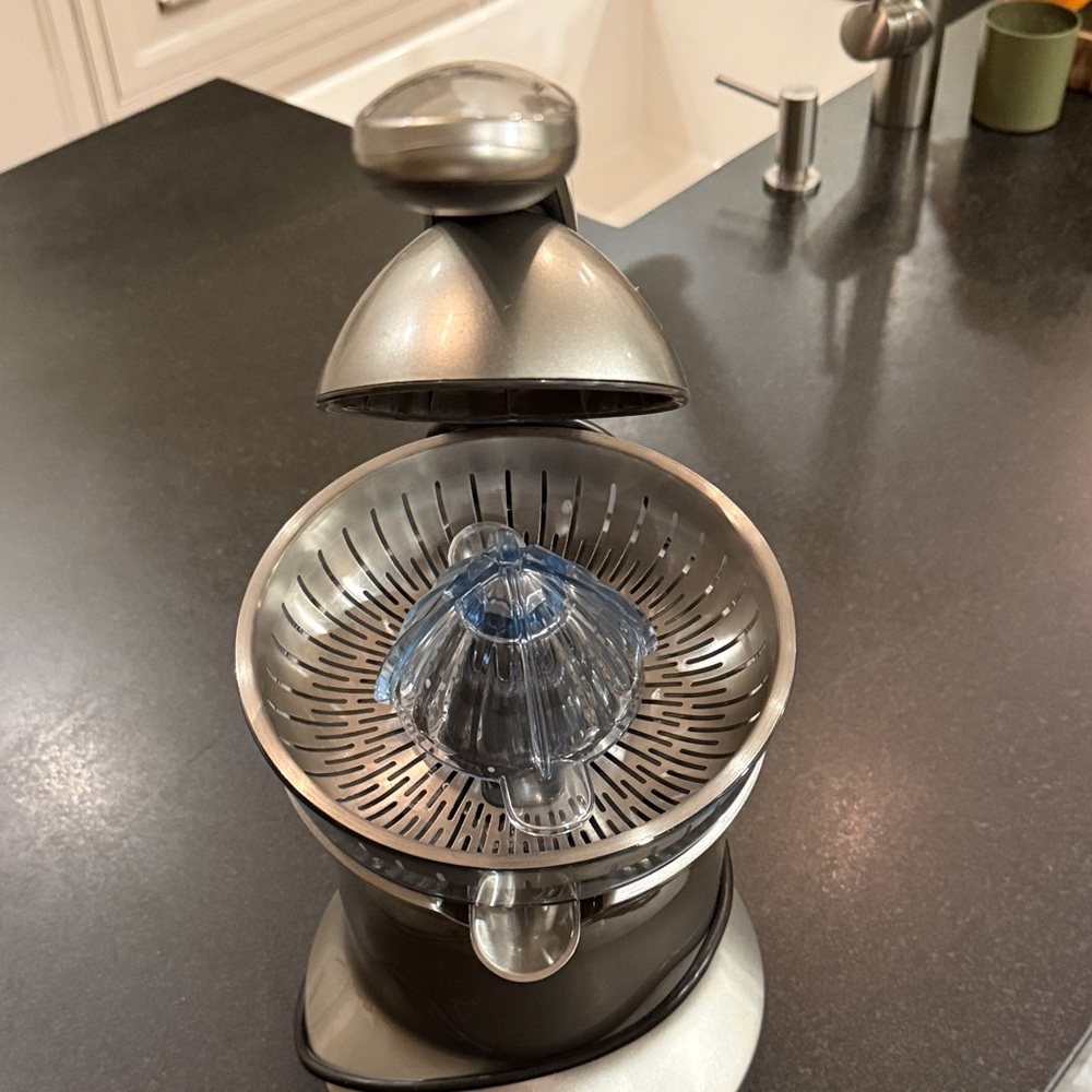 Breville Citrus Juicer - Silver and Black - Picture 2 of 4
